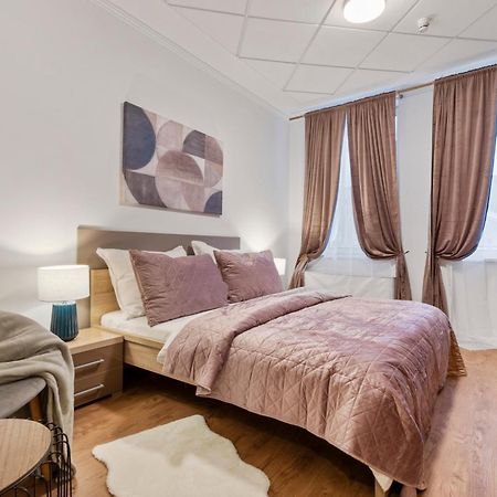 Luxe Living At Old Town Center Apartment Bratislava Luaran gambar