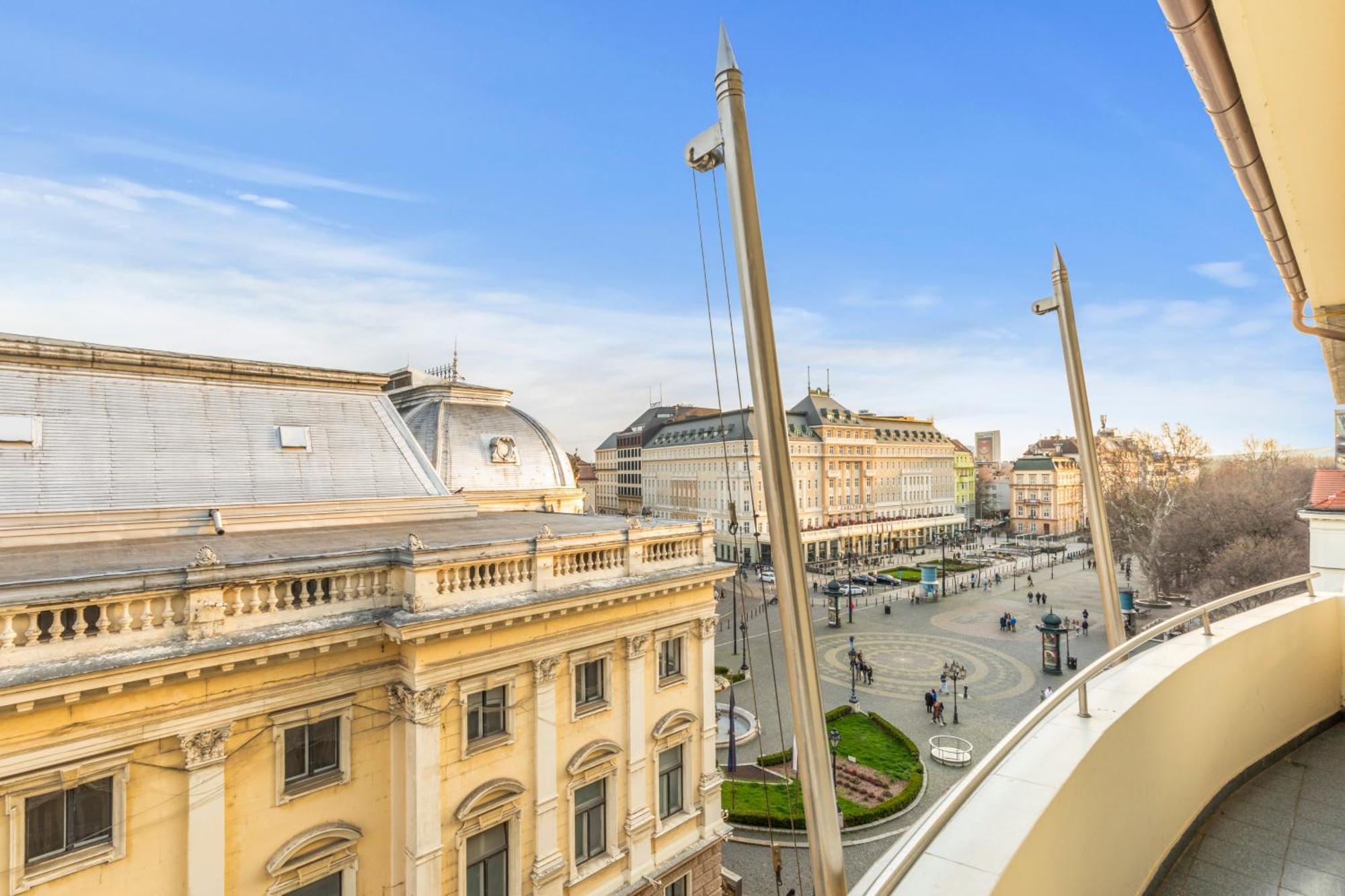 Luxe Living At Old Town Center Apartment Bratislava Luaran gambar