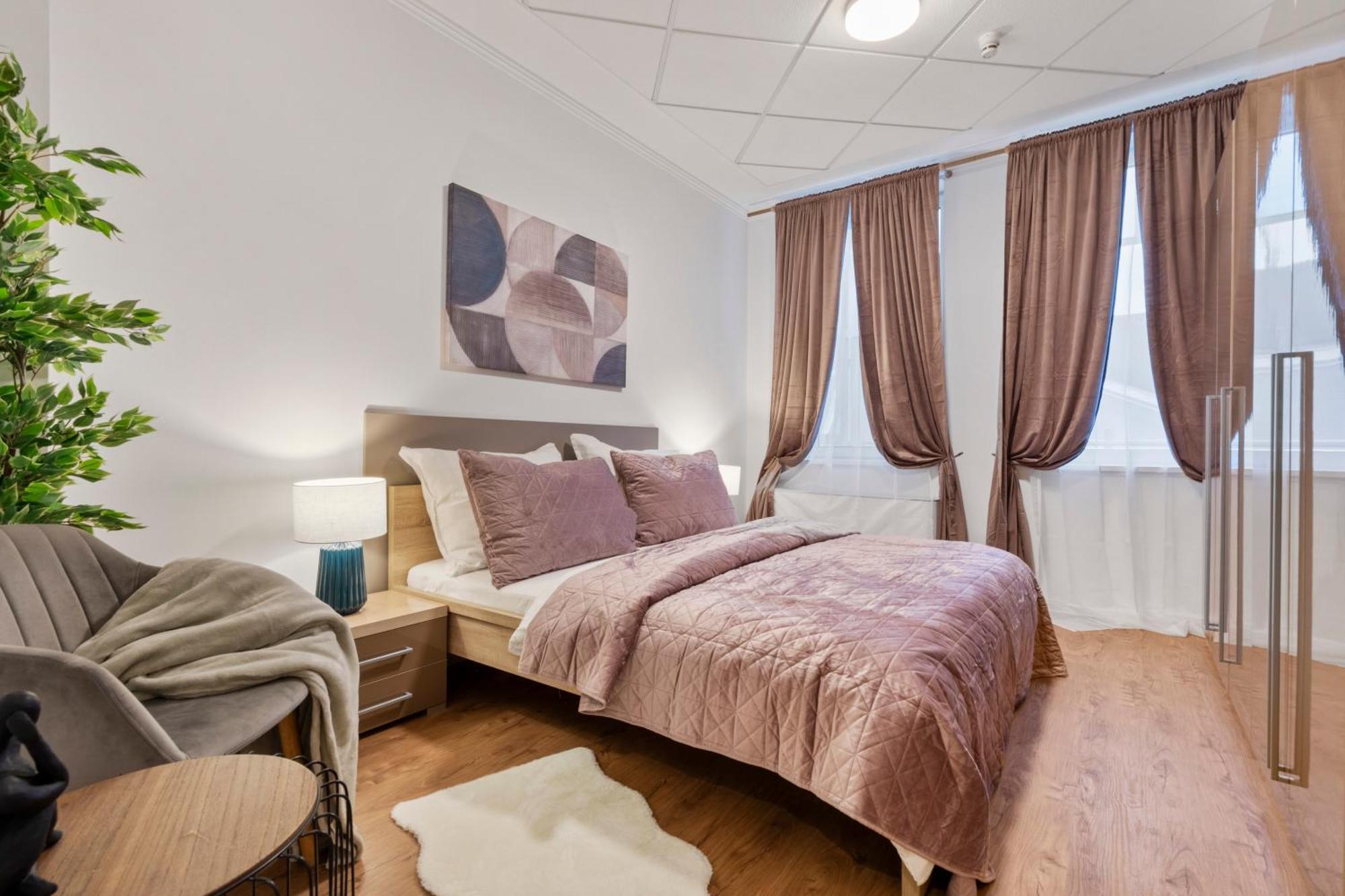 Luxe Living At Old Town Center Apartment Bratislava Luaran gambar