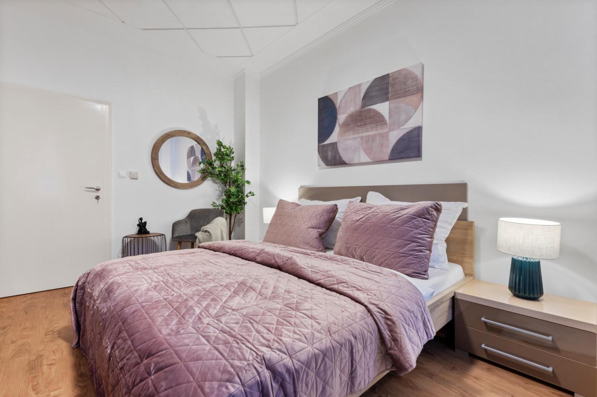 Luxe Living At Old Town Center Apartment Bratislava Luaran gambar