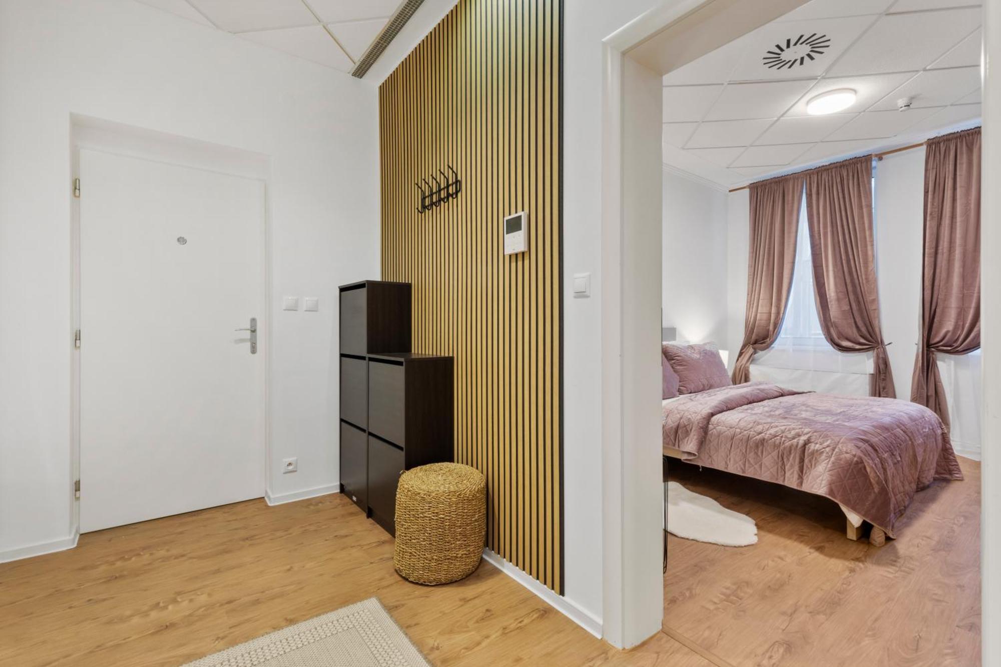 Luxe Living At Old Town Center Apartment Bratislava Luaran gambar