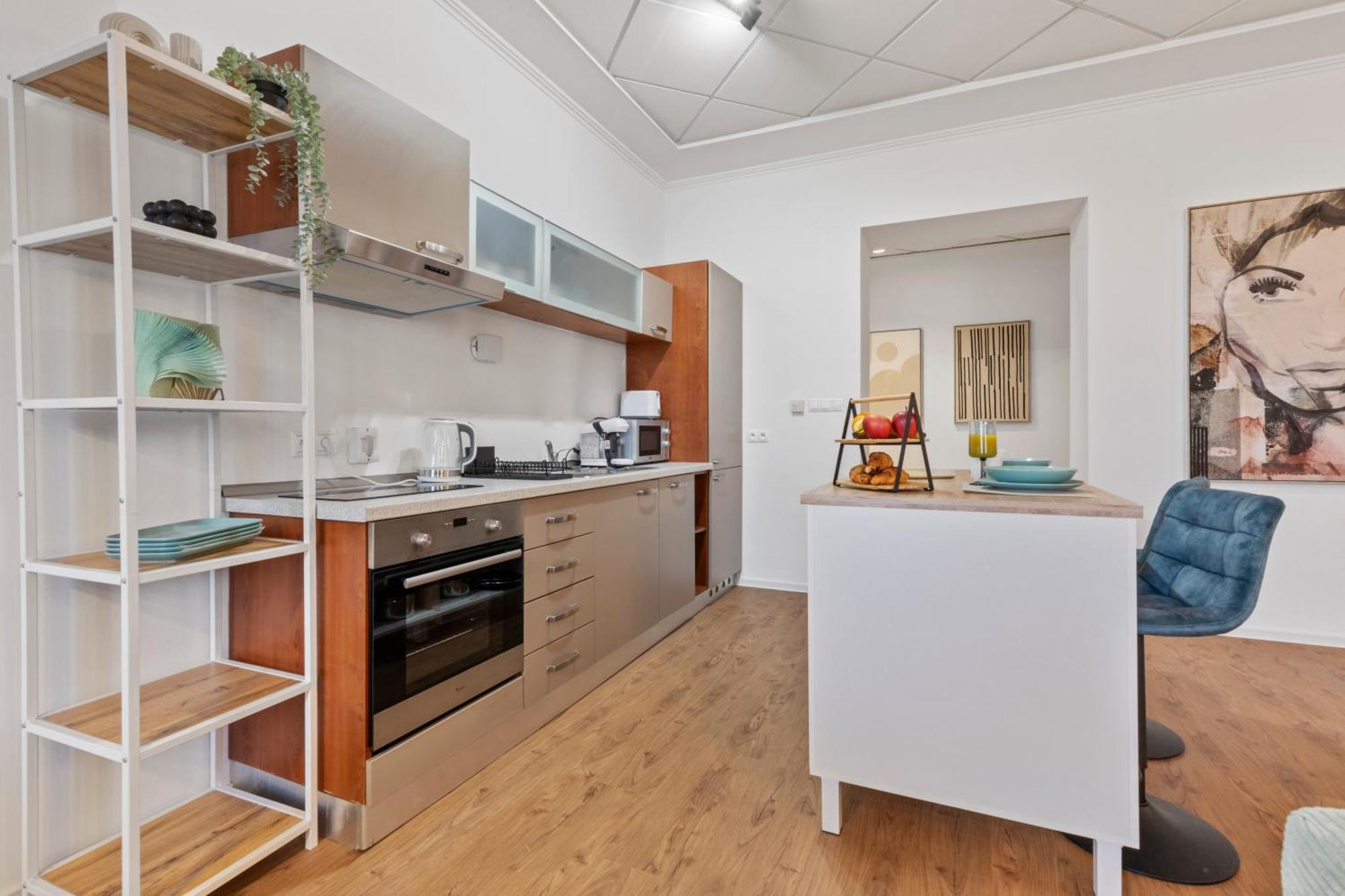 Luxe Living At Old Town Center Apartment Bratislava Luaran gambar
