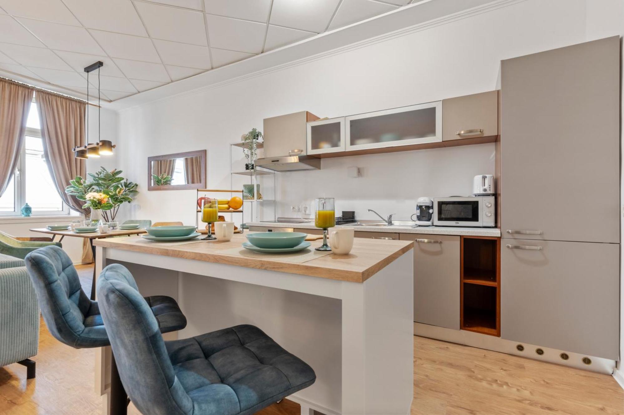 Luxe Living At Old Town Center Apartment Bratislava Luaran gambar