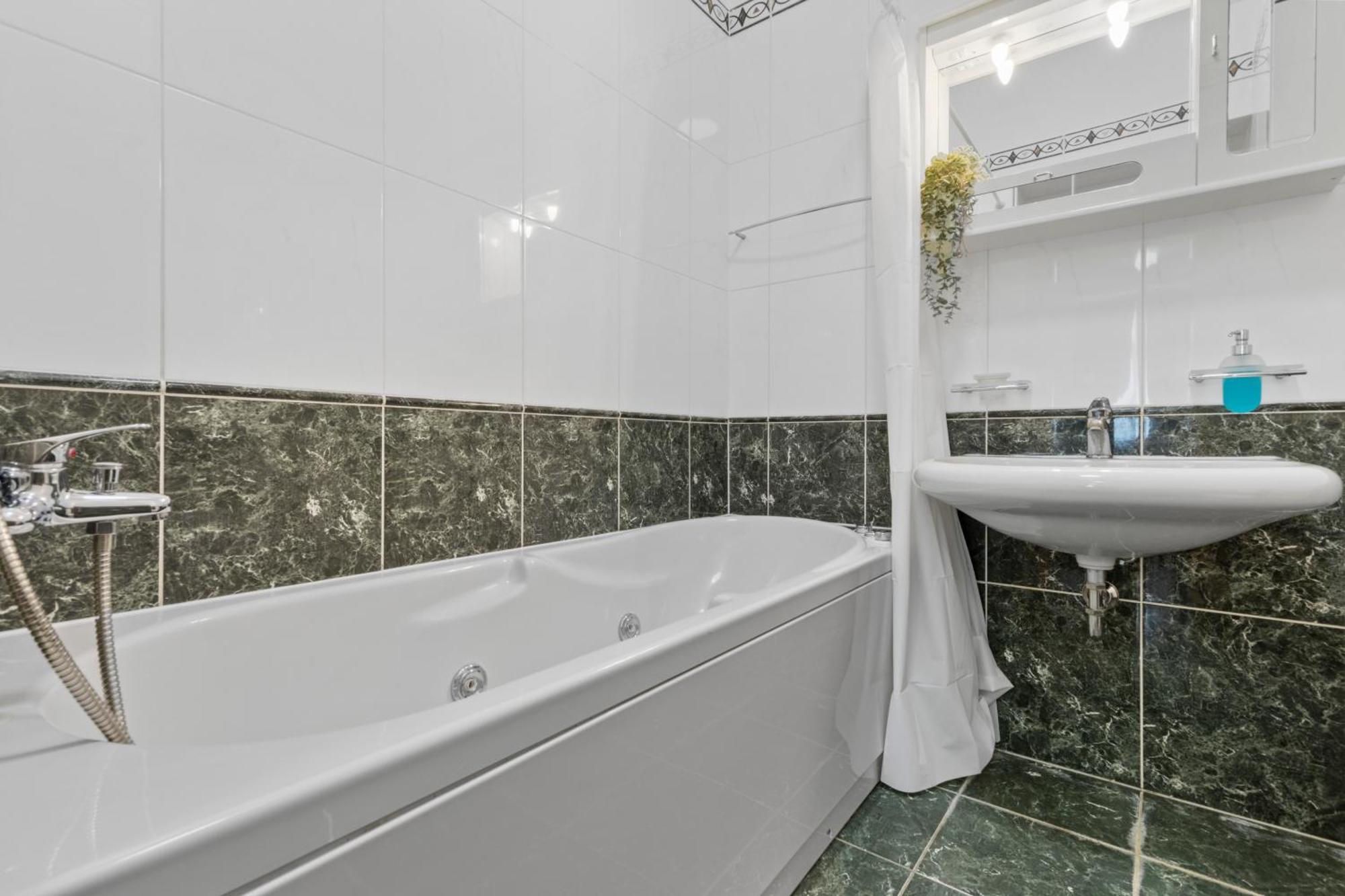 Luxe Living At Old Town Center Apartment Bratislava Luaran gambar