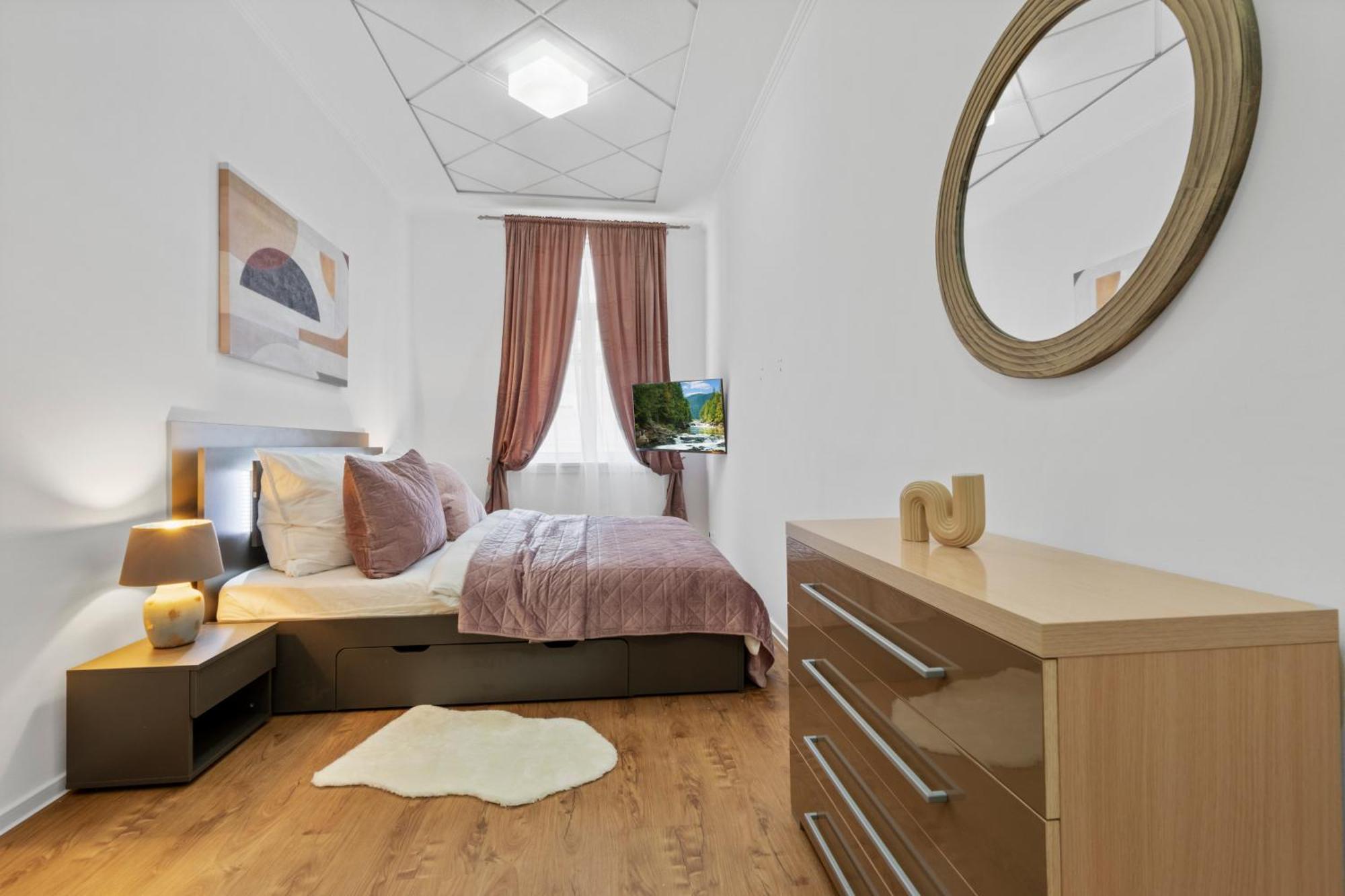 Luxe Living At Old Town Center Apartment Bratislava Luaran gambar