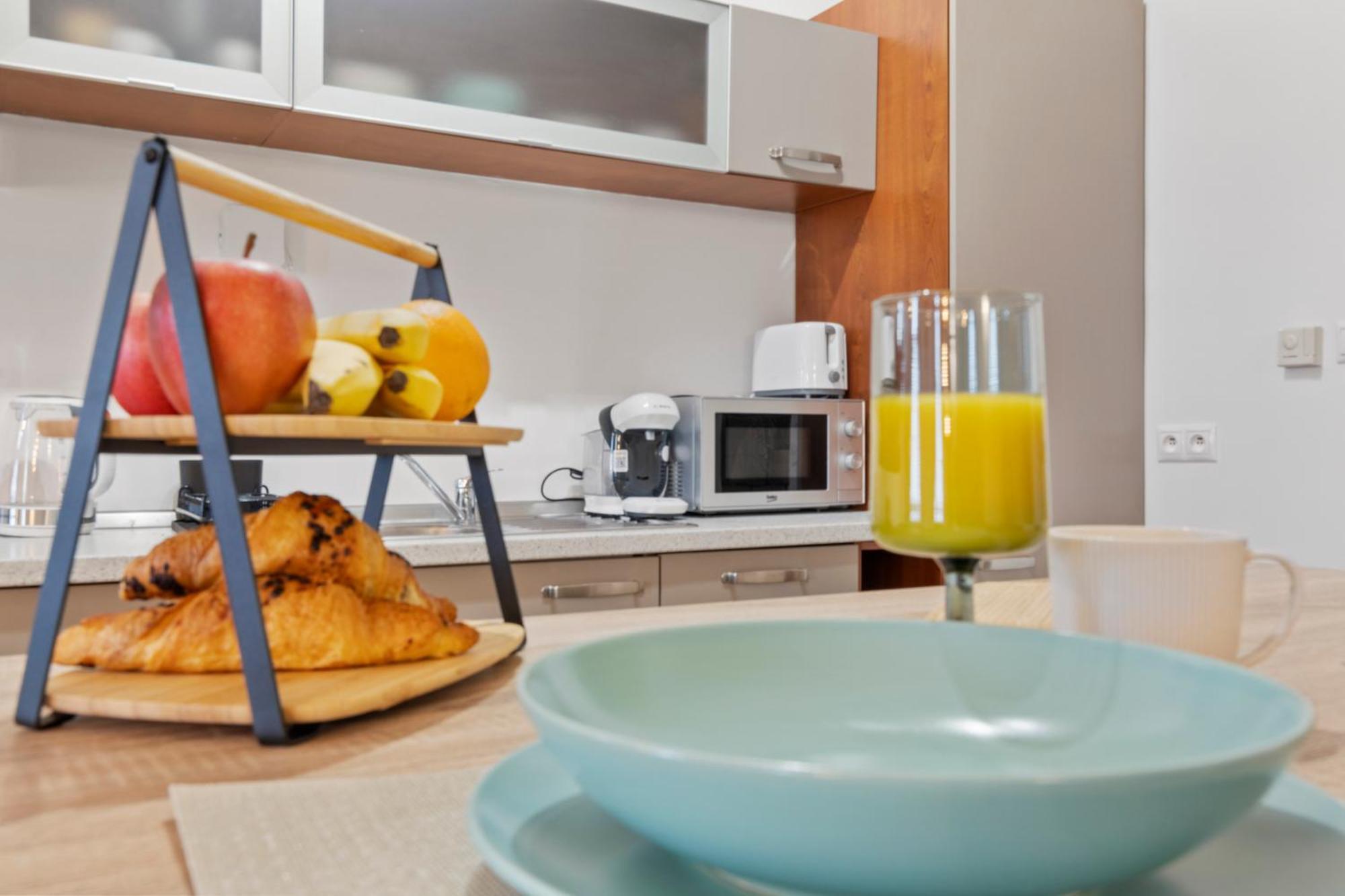 Luxe Living At Old Town Center Apartment Bratislava Luaran gambar